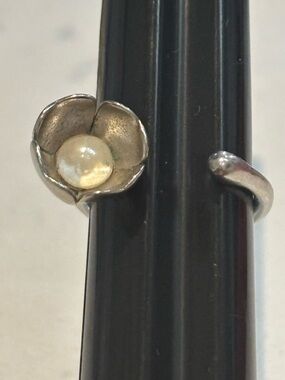 Coach silver tone Lilly flower ring with faux pearl